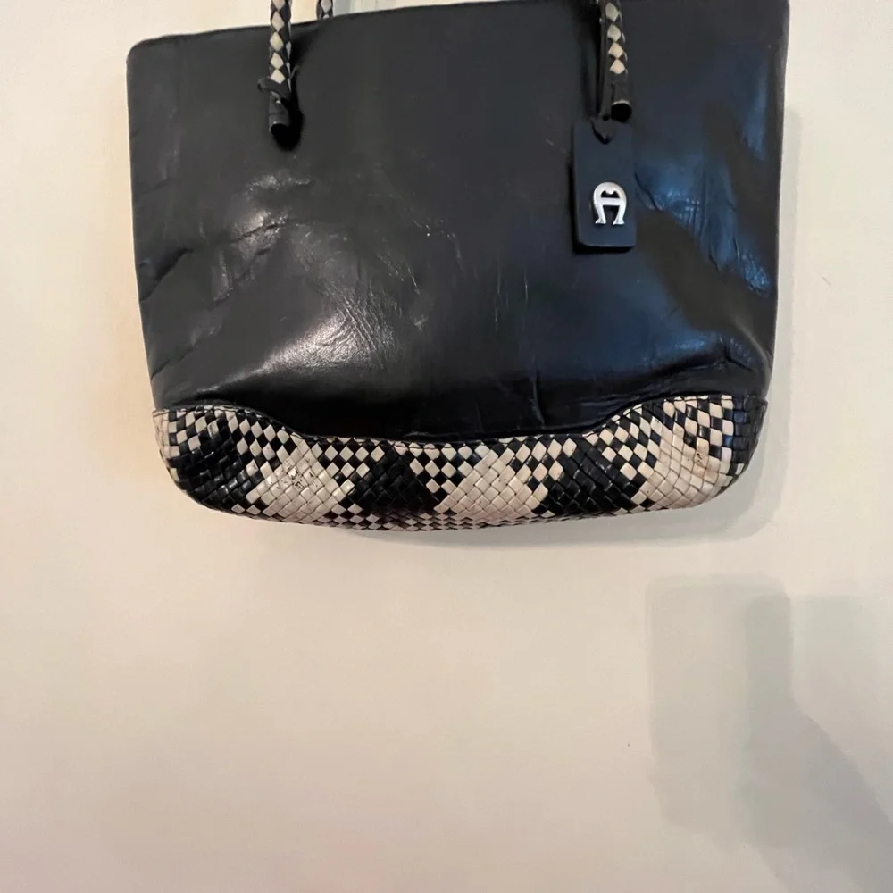 Vintage Etienne Aigner Black White Leather Handbag - Picture 3 of 10